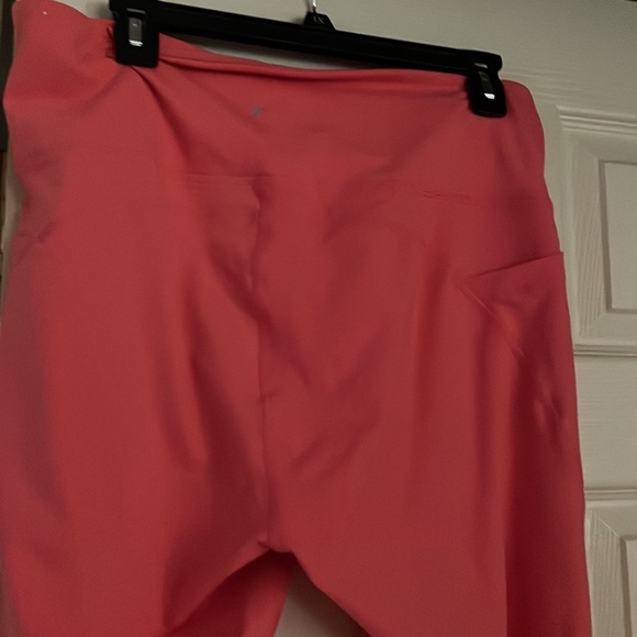 NWT old navy melon crop elevate leggings - Picture 8 of 8